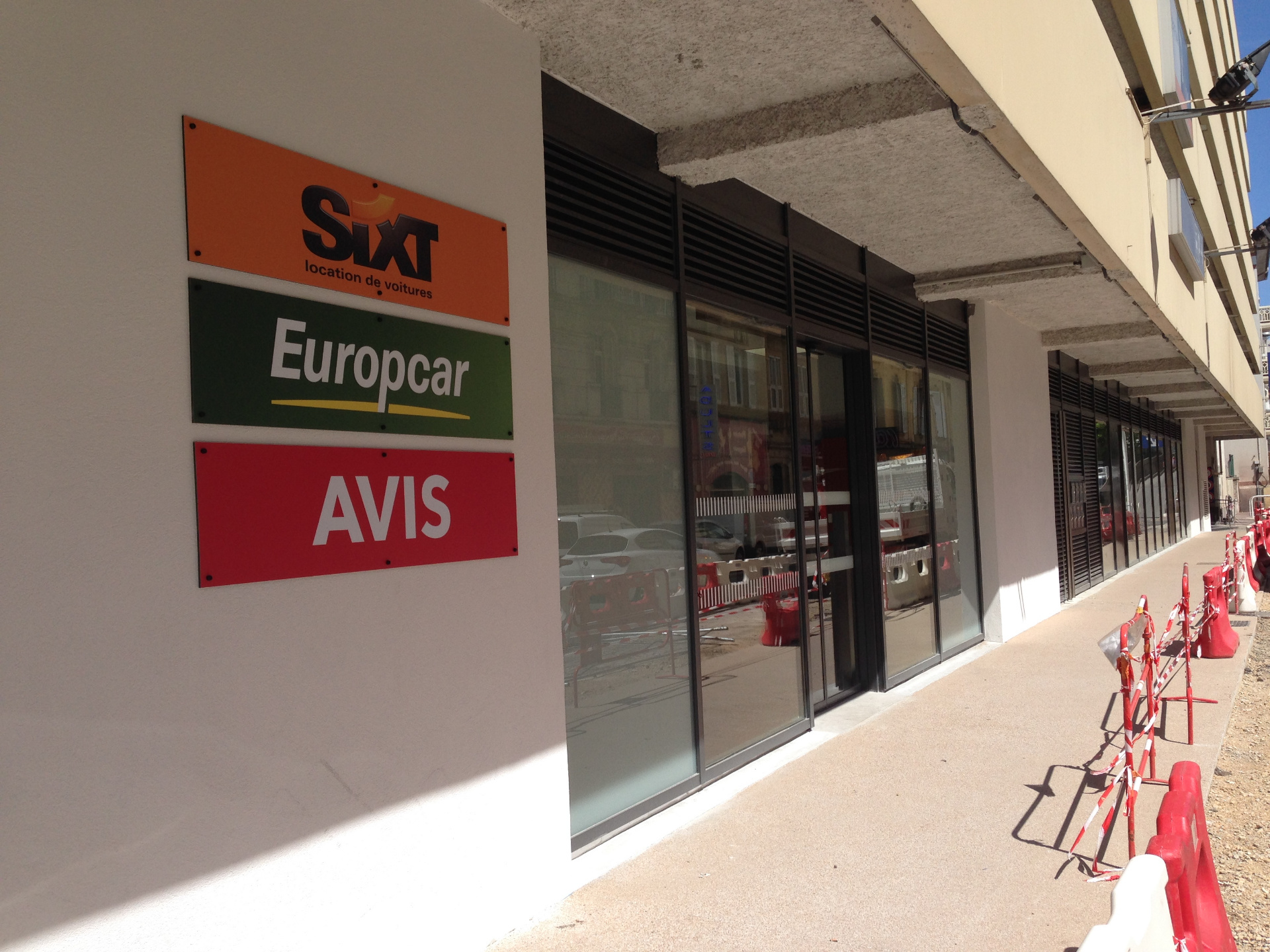 Panneaux Sixt, Europcar & Avis